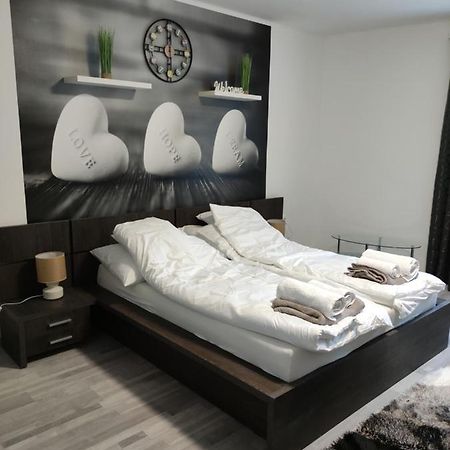 Freedom-Fehervar Apartman Alba Regalǎ Exterior foto