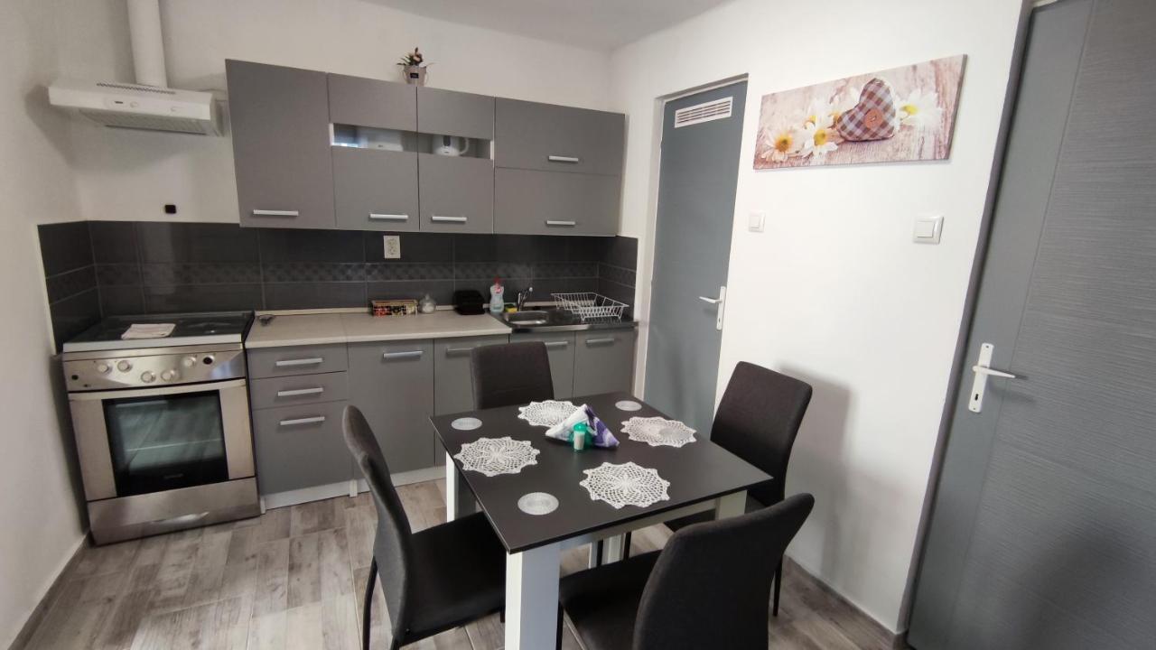 Freedom-Fehervar Apartman Alba Regalǎ Exterior foto