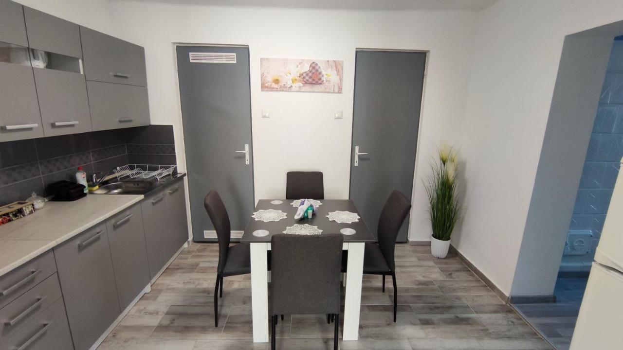 Freedom-Fehervar Apartman Alba Regalǎ Exterior foto