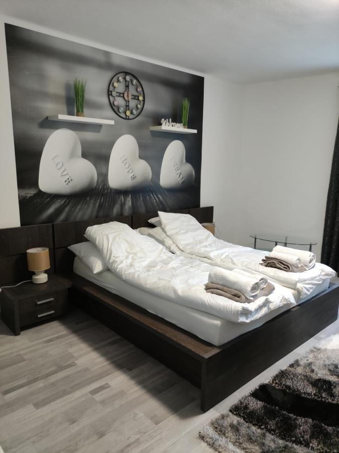 Freedom-Fehervar Apartman Alba Regalǎ Exterior foto